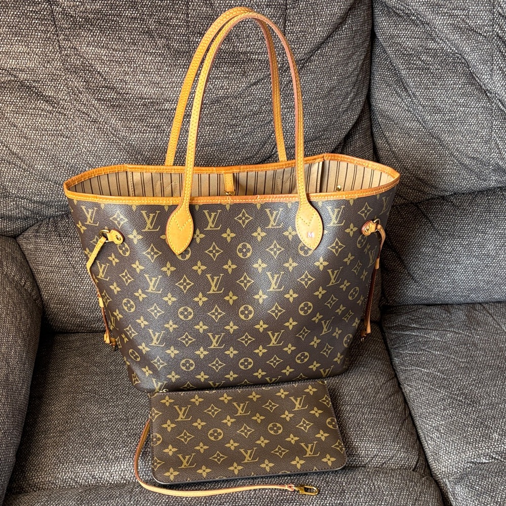 Louis Vuitton Neverfull MM Monogram Classic Tote